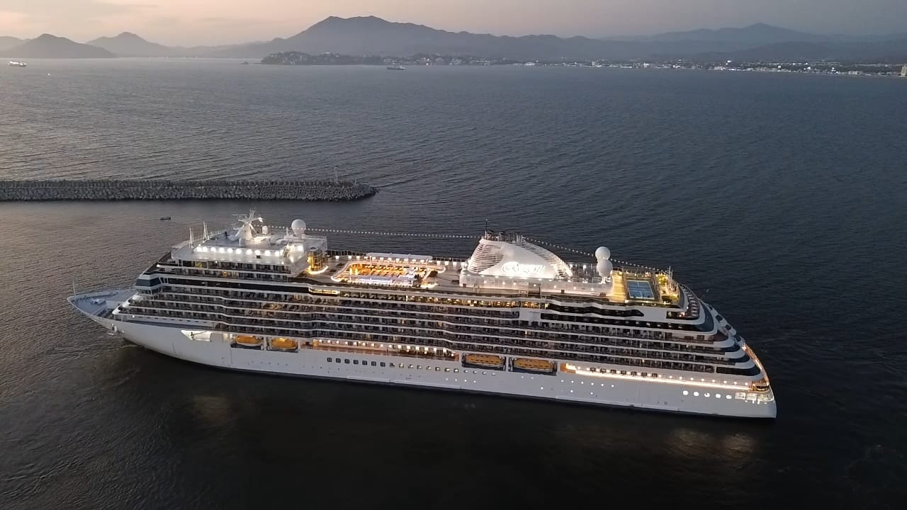 MANZANILLO DESPIDE AL PRIMER CRUCERO DE 2025